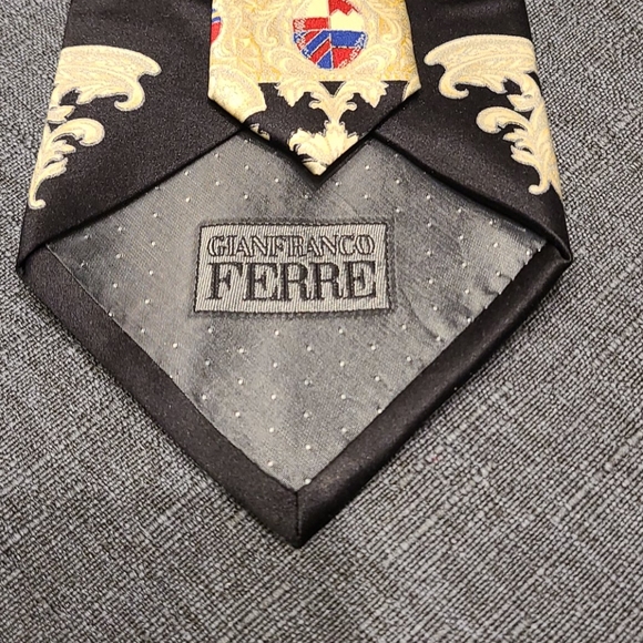 Tie by Gianfranco Ferre 100% silk with intricate logo - Picture 5 of 12